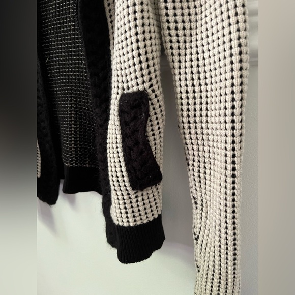 Pink Tartan cardigan sweater zipper beige and black with pockets size a small - Picture 4 of 10